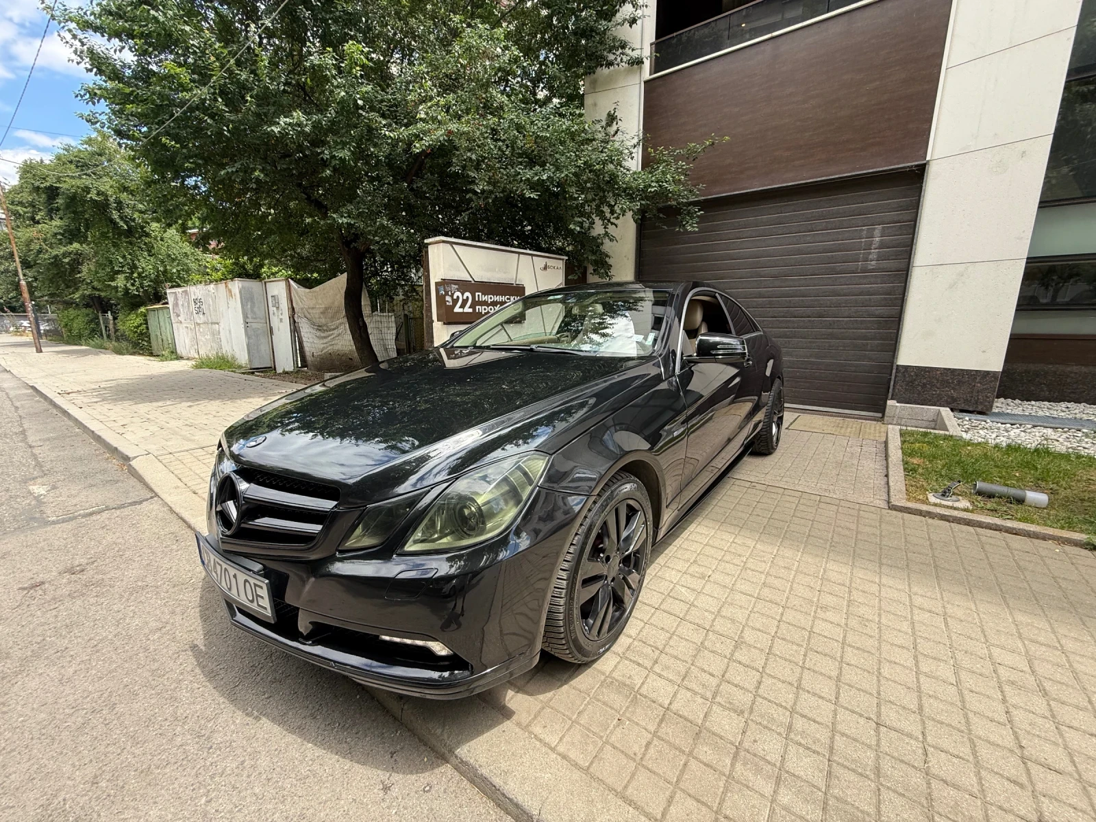 Mercedes-Benz E 220 Amg Black Brutal Edition/Купе/Автомат/Exlussive, снимка 8 - Автомобили и джипове - 55695947