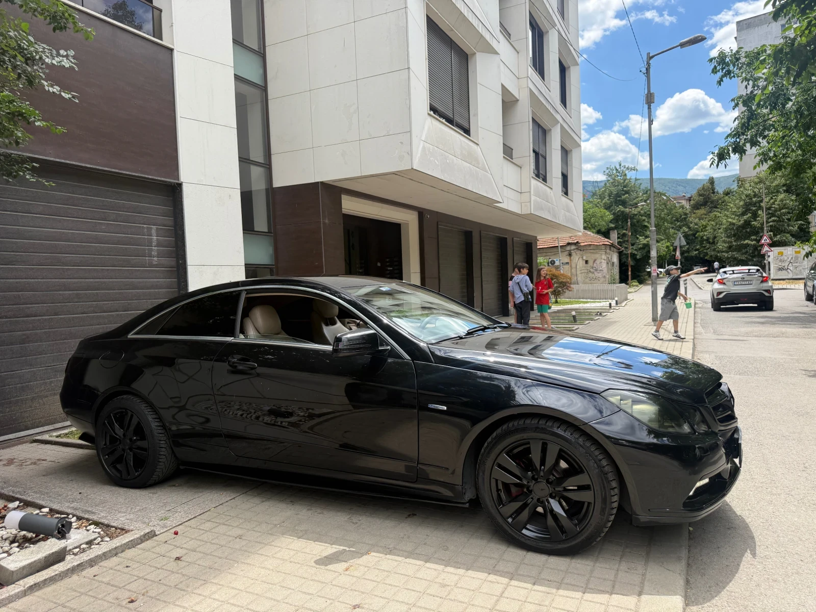 Mercedes-Benz E 220 Amg Black Brutal Edition/Купе/Автомат/Exlussive, снимка 9 - Автомобили и джипове - 55695947