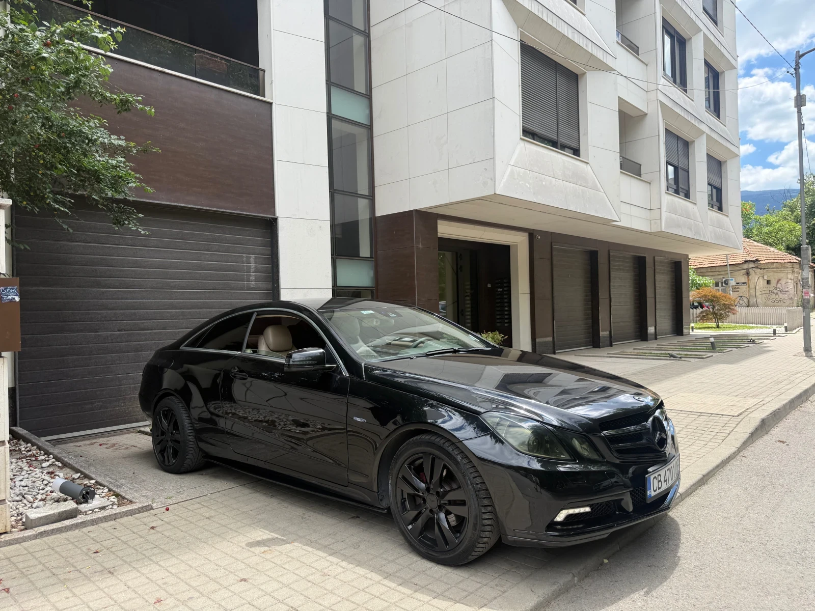 Mercedes-Benz E 220 Amg Black Brutal Edition/Купе/Автомат/Exlussive, снимка 4 - Автомобили и джипове - 55695947