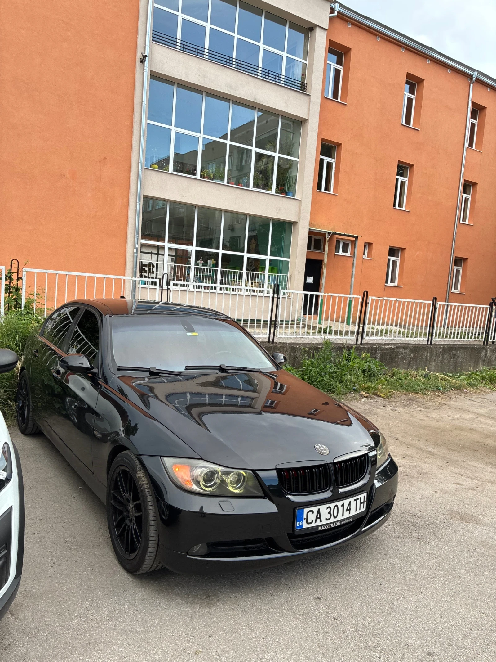 BMW 320, снимка 3 - Автомобили и джипове - 55435516