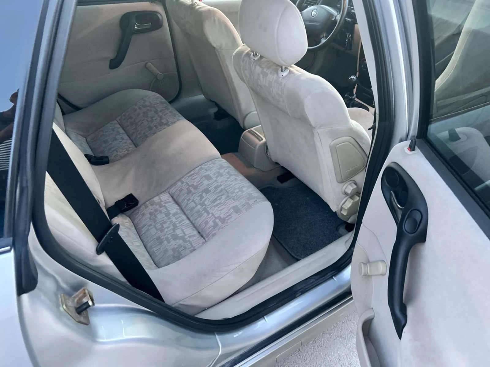 Opel Vectra 1.6 Бензин, снимка 11 - Автомобили и джипове - 56230136