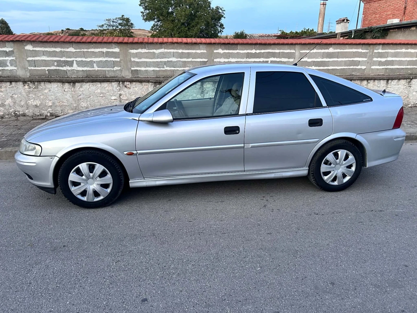 Opel Vectra 1.6 Бензин, снимка 2 - Автомобили и джипове - 56230136
