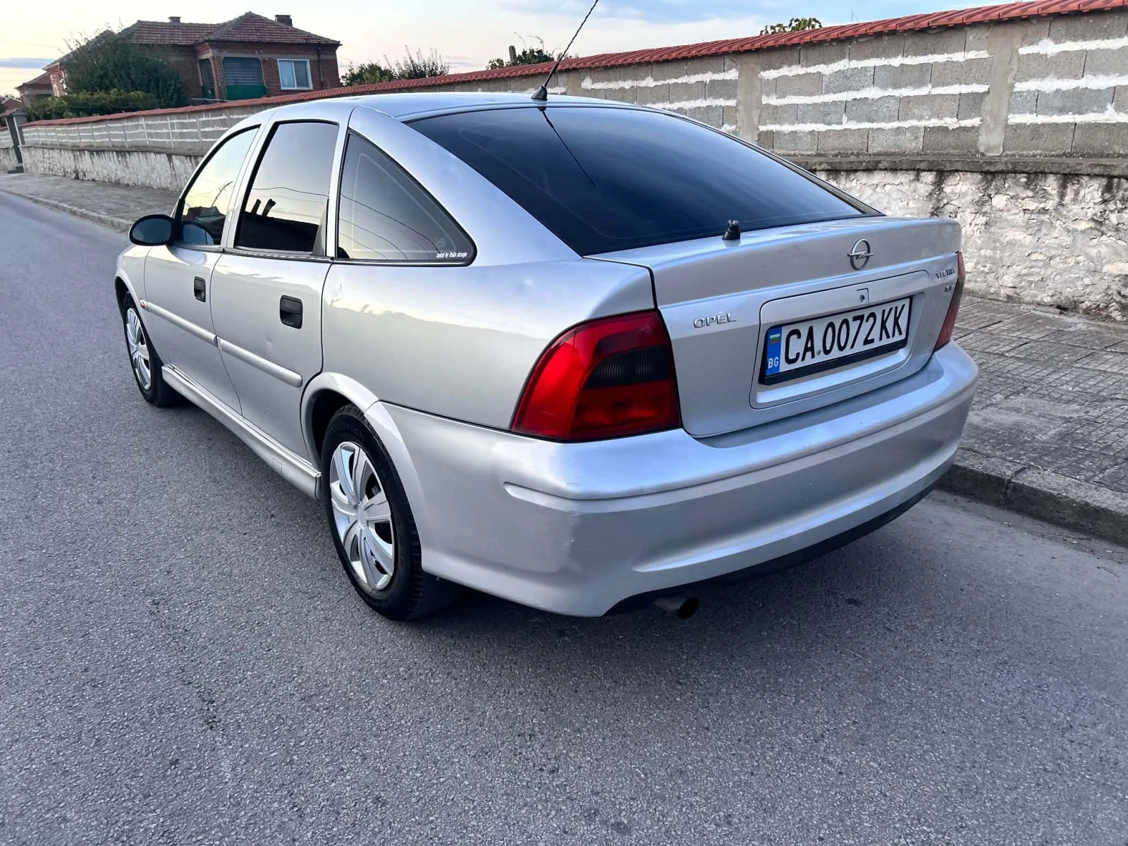 Opel Vectra 1.6 Бензин, снимка 3 - Автомобили и джипове - 56230136