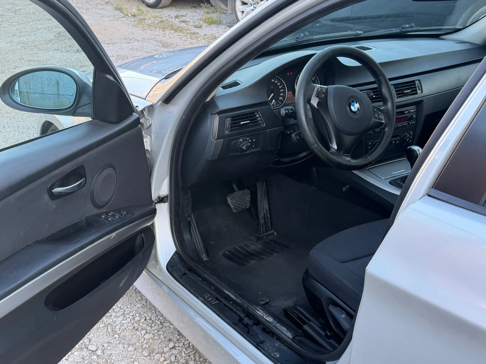 BMW 320, снимка 11 - Автомобили и джипове - 56352150