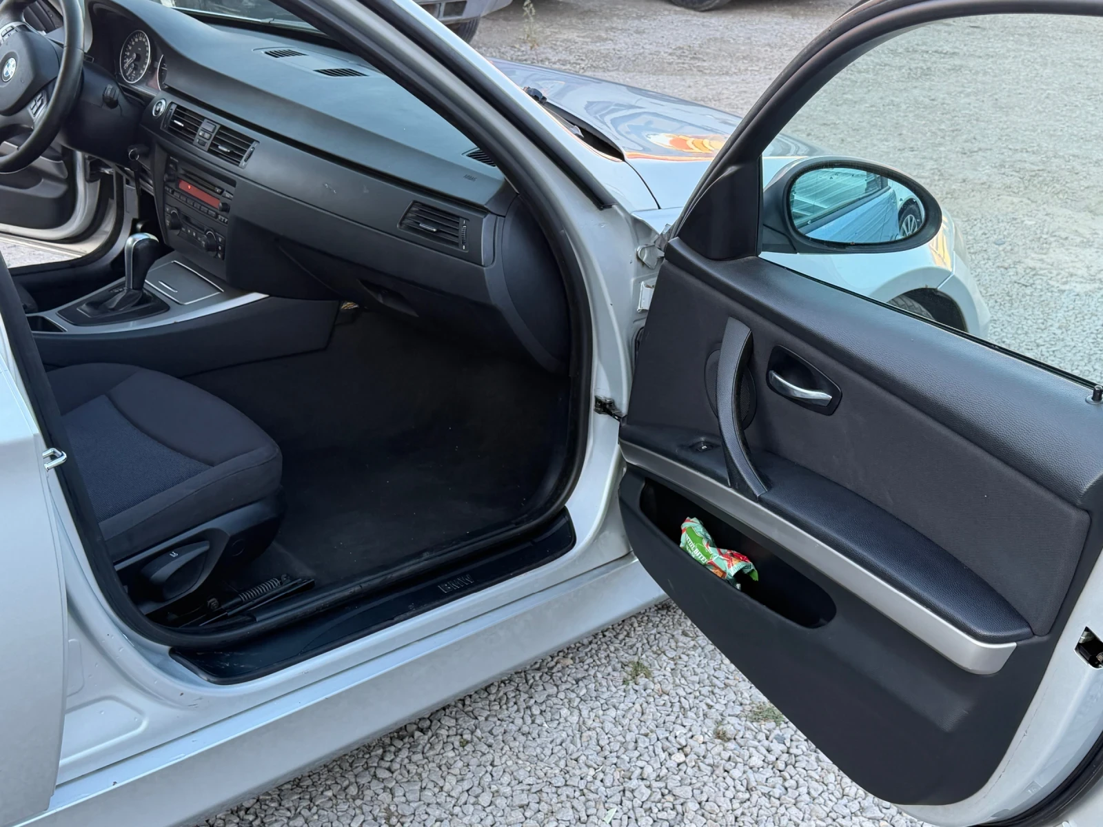 BMW 320, снимка 15 - Автомобили и джипове - 56352150