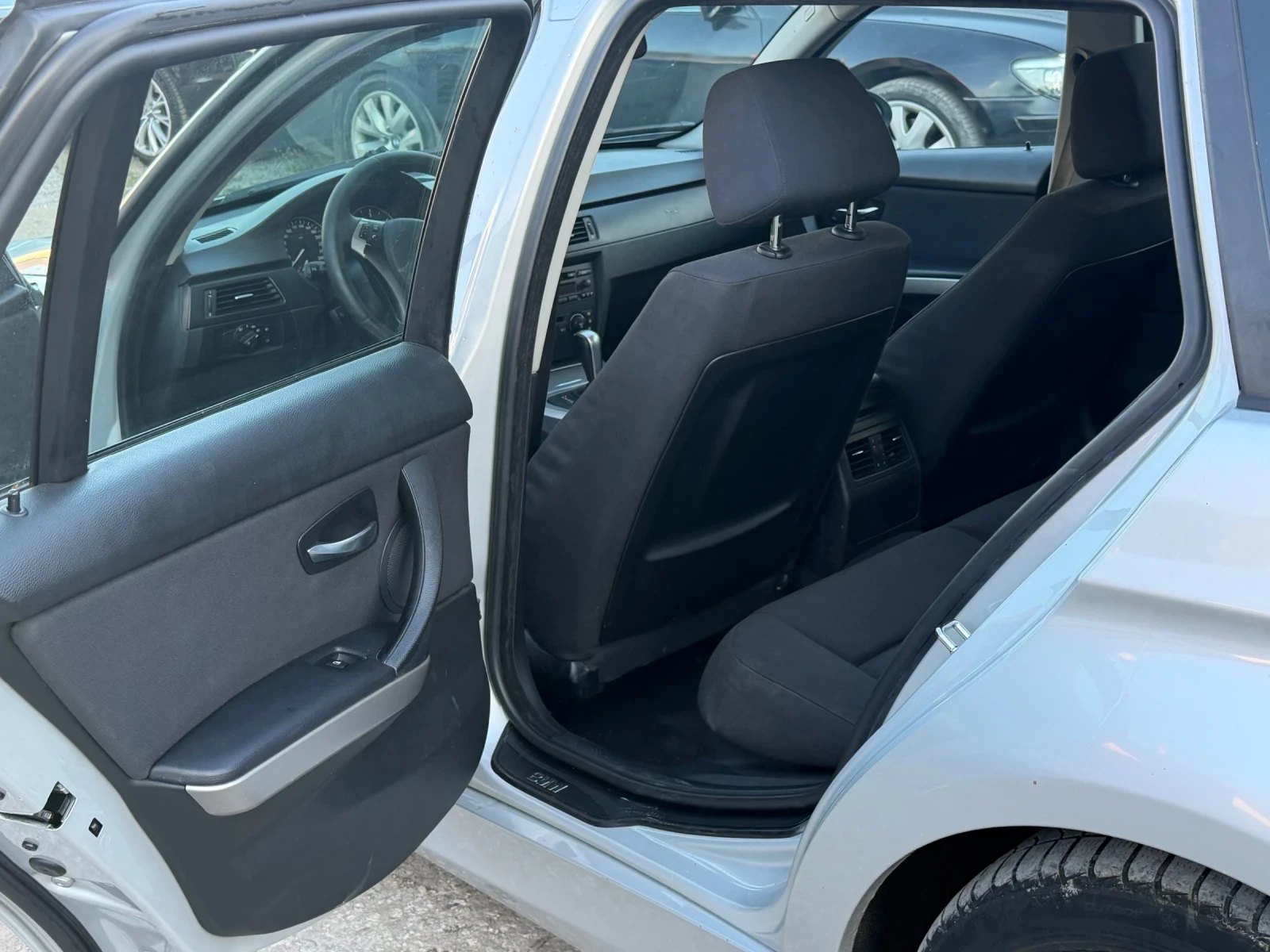 BMW 320, снимка 14 - Автомобили и джипове - 56352150