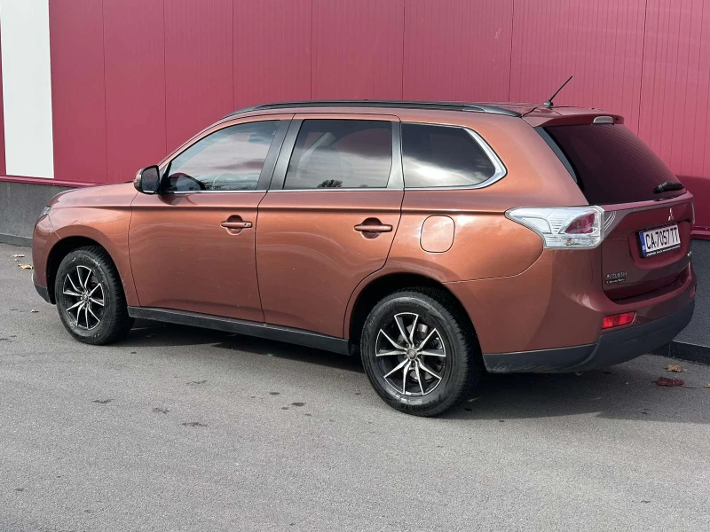 Mitsubishi Outlander, снимка 13 - Автомобили и джипове - 52368012