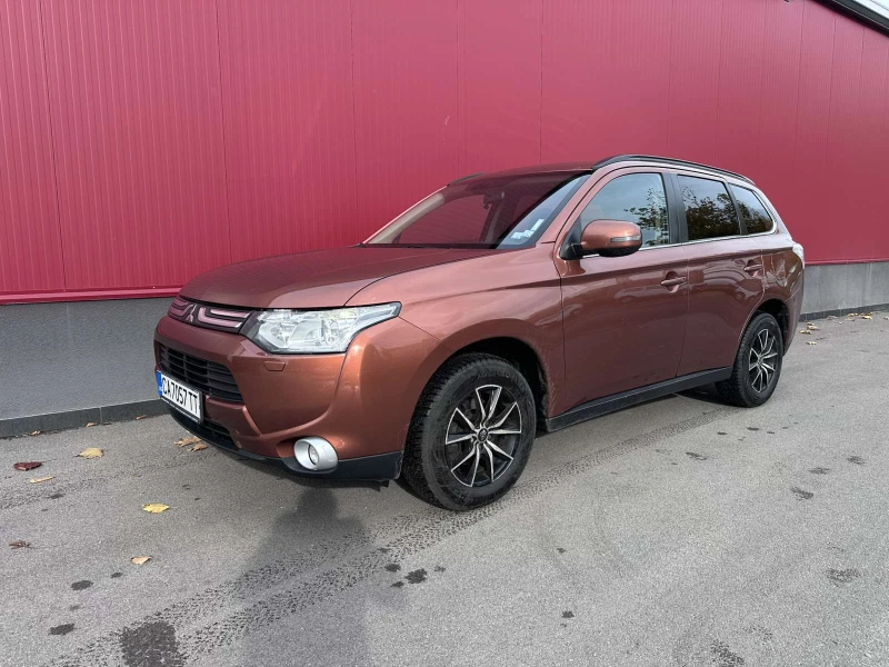 Mitsubishi Outlander, снимка 8 - Автомобили и джипове - 52368012