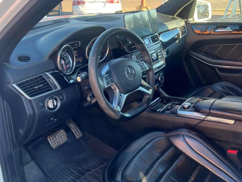 Mercedes-Benz GL 63 AMG * Pano * 360 * ОБДУХВАНЕ * ПОДГРЕВИ* Navi, снимка 10 - Автомобили и джипове - 53329751