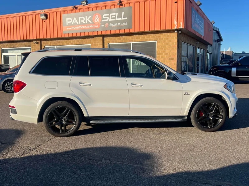 Mercedes-Benz GL 63 AMG * Pano * 360 * ОБДУХВАНЕ * ПОДГРЕВИ* Navi, снимка 4 - Автомобили и джипове - 53329751