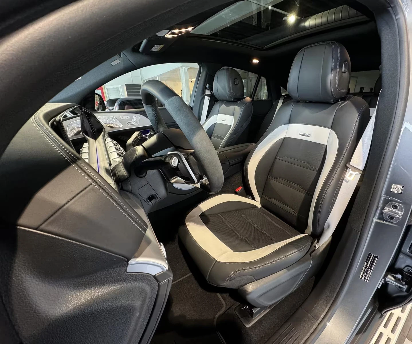 Mercedes-Benz GLE 63 AMG 4MATIC+ /COUPE/571HP/HUD/CARPLAY/CAM/DIGI/ACC/145g - изображение 10