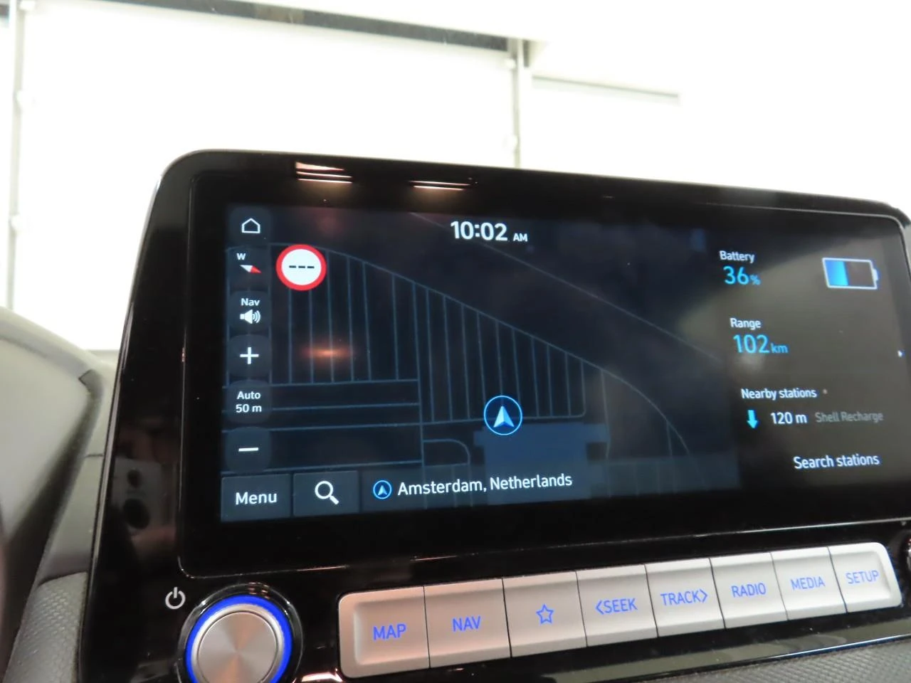 Hyundai Kona PREMIUM 64KWH KEYLESS HEADUP ОБДУХВАНЕ FULL - изображение 6