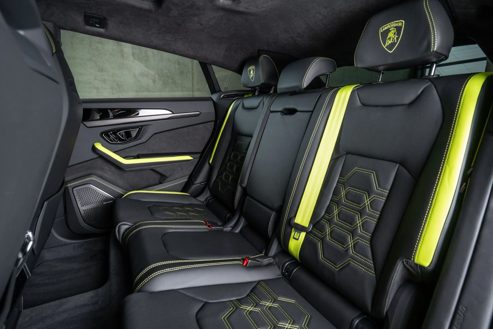 Lamborghini Urus SE 4.0 V8 Plug-in Hybrid 4WD - изображение 9