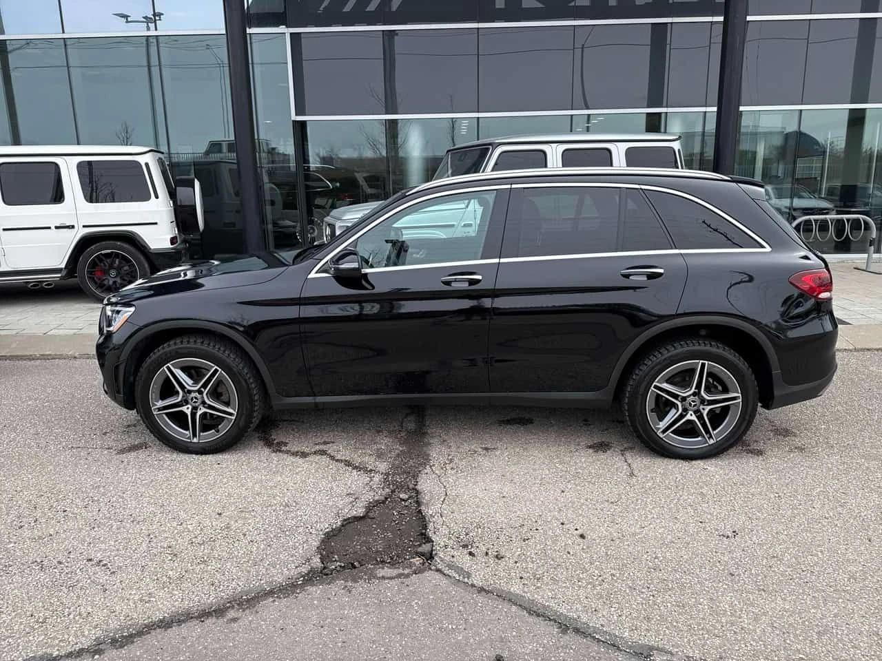 Mercedes-Benz GLC 300 CARFAX/ПАНОРАМА/ПОДГРЕВИ/ОТ MERCEDES, снимка 3 - Автомобили и джипове - 53968790