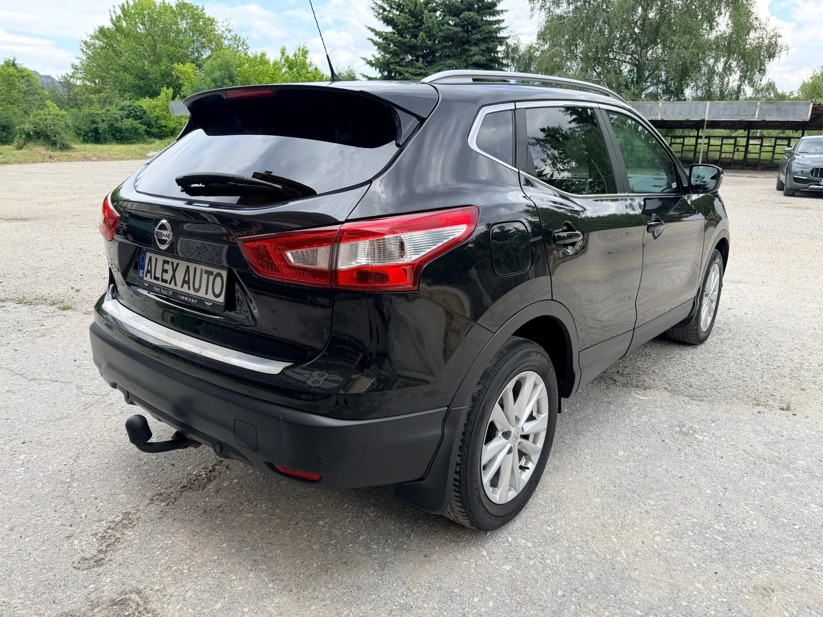 Nissan Qashqai 1.6dCi /360* KAMEРИ/Автомат/ЛИЗИНГ, снимка 5 - Автомобили и джипове - 54808964