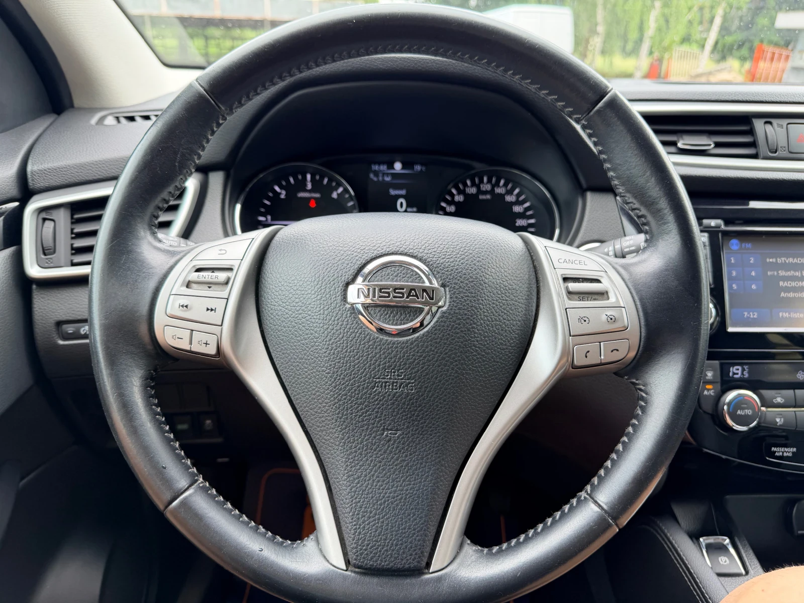 Nissan Qashqai 1.6dCi /360* KAMEРИ/Автомат/ЛИЗИНГ, снимка 11 - Автомобили и джипове - 54808964