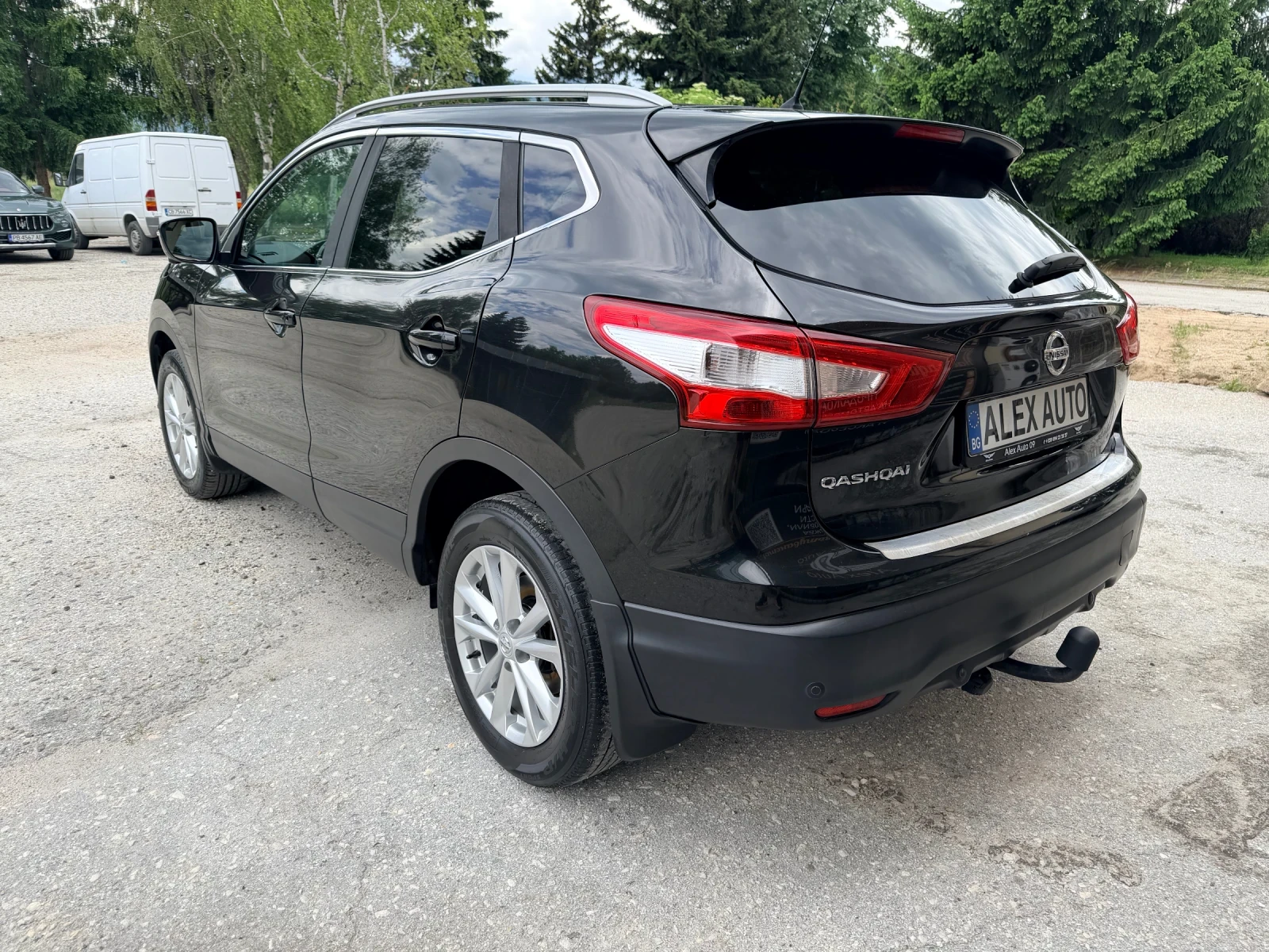Nissan Qashqai 1.6dCi /360* KAMEРИ/Автомат/ЛИЗИНГ, снимка 6 - Автомобили и джипове - 54808964