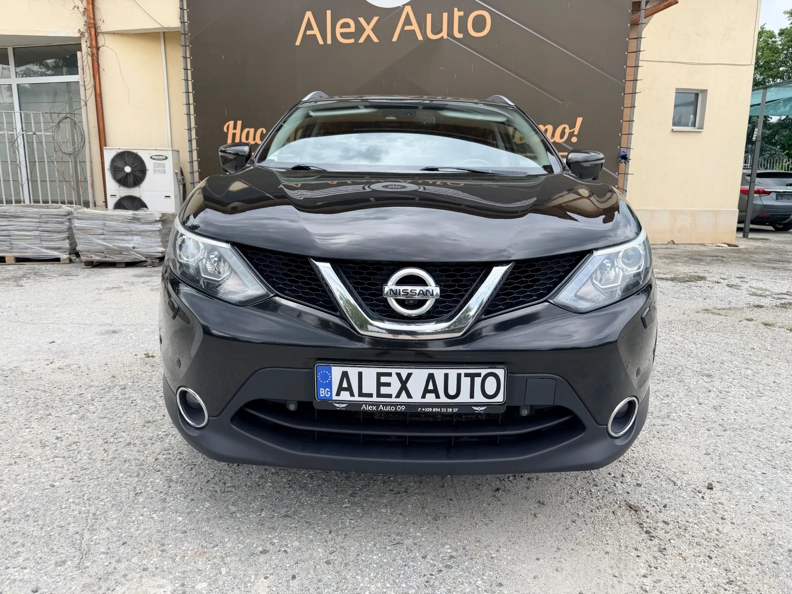 Nissan Qashqai 1.6dCi /360* KAMEРИ/Автомат/ЛИЗИНГ, снимка 2 - Автомобили и джипове - 54808964