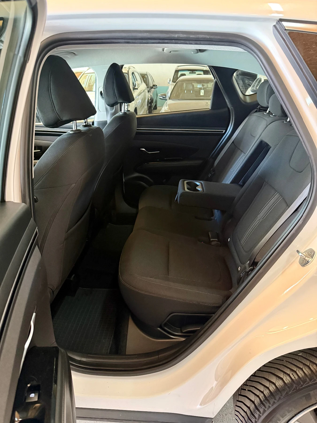 Hyundai Tucson 1.6 CRDi Mild-Hybrid 4x4   Автоматик   09.2021 г., снимка 12 - Автомобили и джипове - 55272311