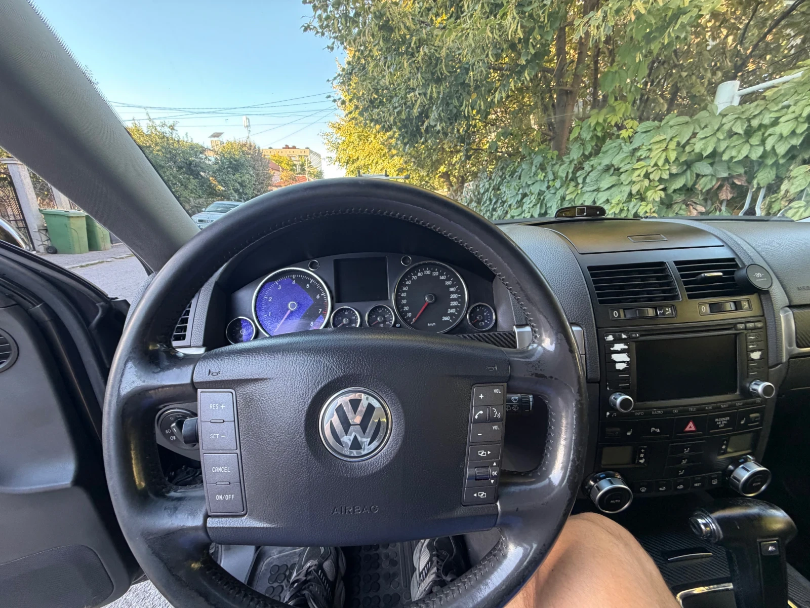 VW Touareg, снимка 8 - Автомобили и джипове - 56359164