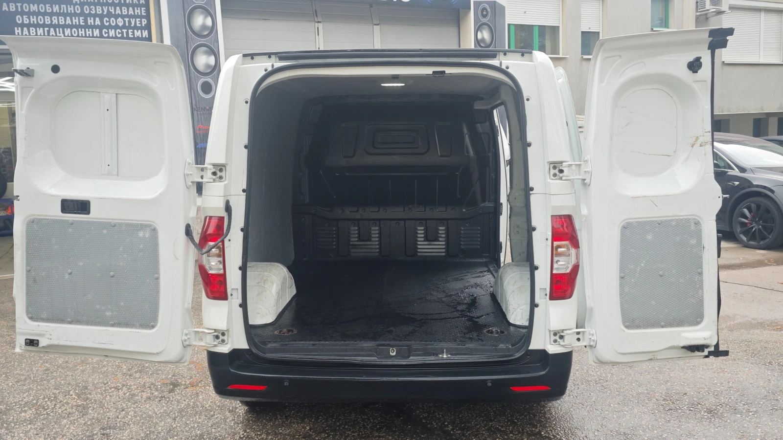 Maxus e3 Deliver 53 kWh, снимка 8 - Бусове и автобуси - 56429339