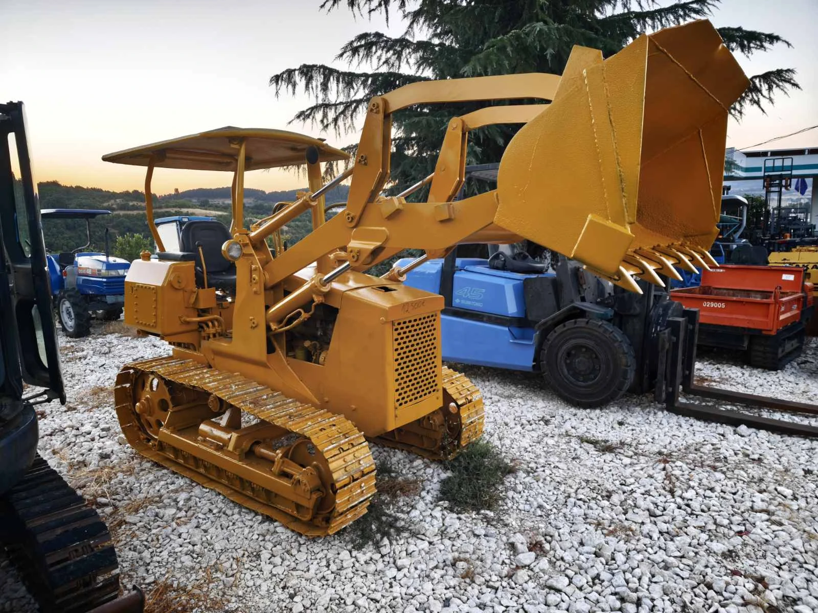 Багер Kobelco  БУЛДОЗЕР