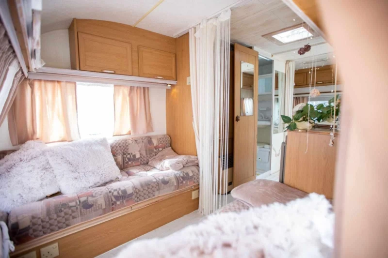 Каравана Avondale Улисес , снимка 8 - Каравани и кемпери - 52516272