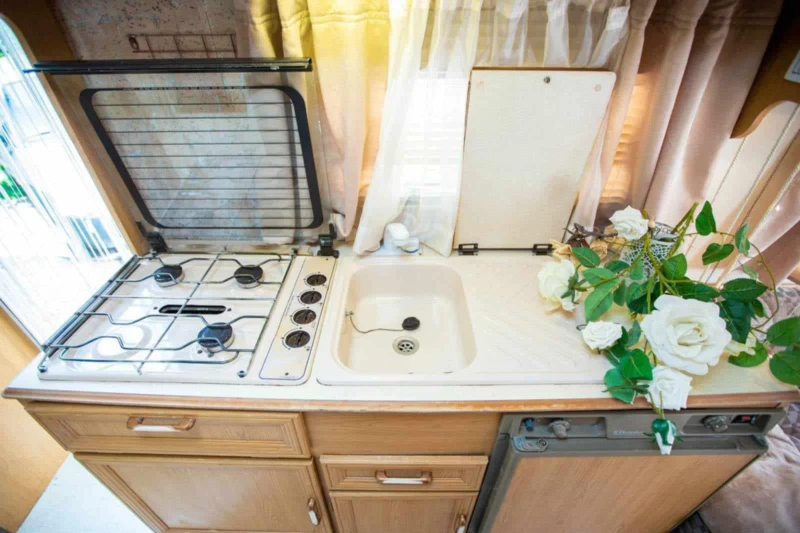 Каравана Avondale Улисес , снимка 17 - Каравани и кемпери - 52516272