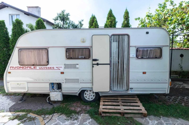 Каравана Avondale Улисес , снимка 2 - Каравани и кемпери - 52516272