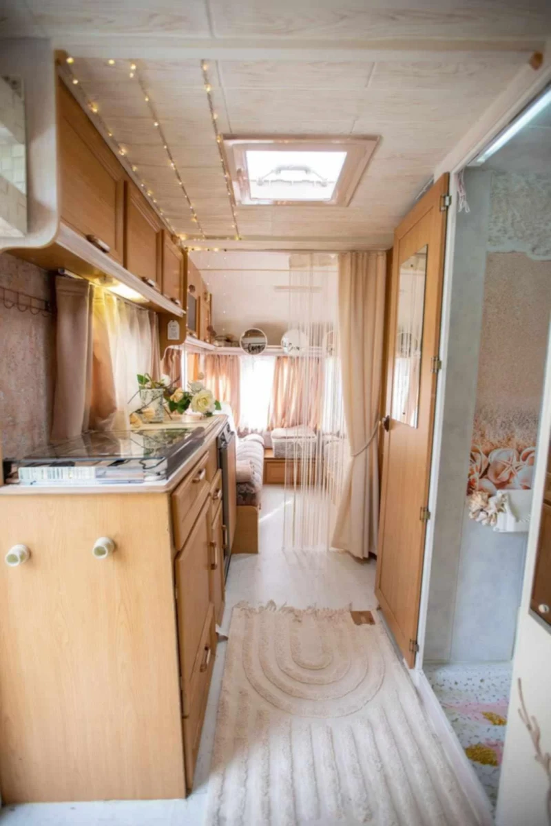 Каравана Avondale Улисес , снимка 3 - Каравани и кемпери - 52516272