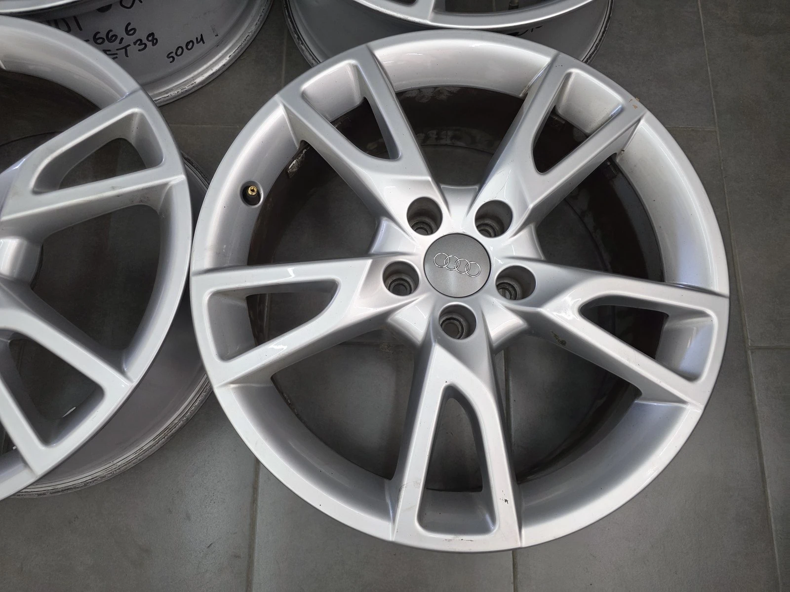 Джанти за Audi, снимка 8 - Гуми и джанти - 56716359