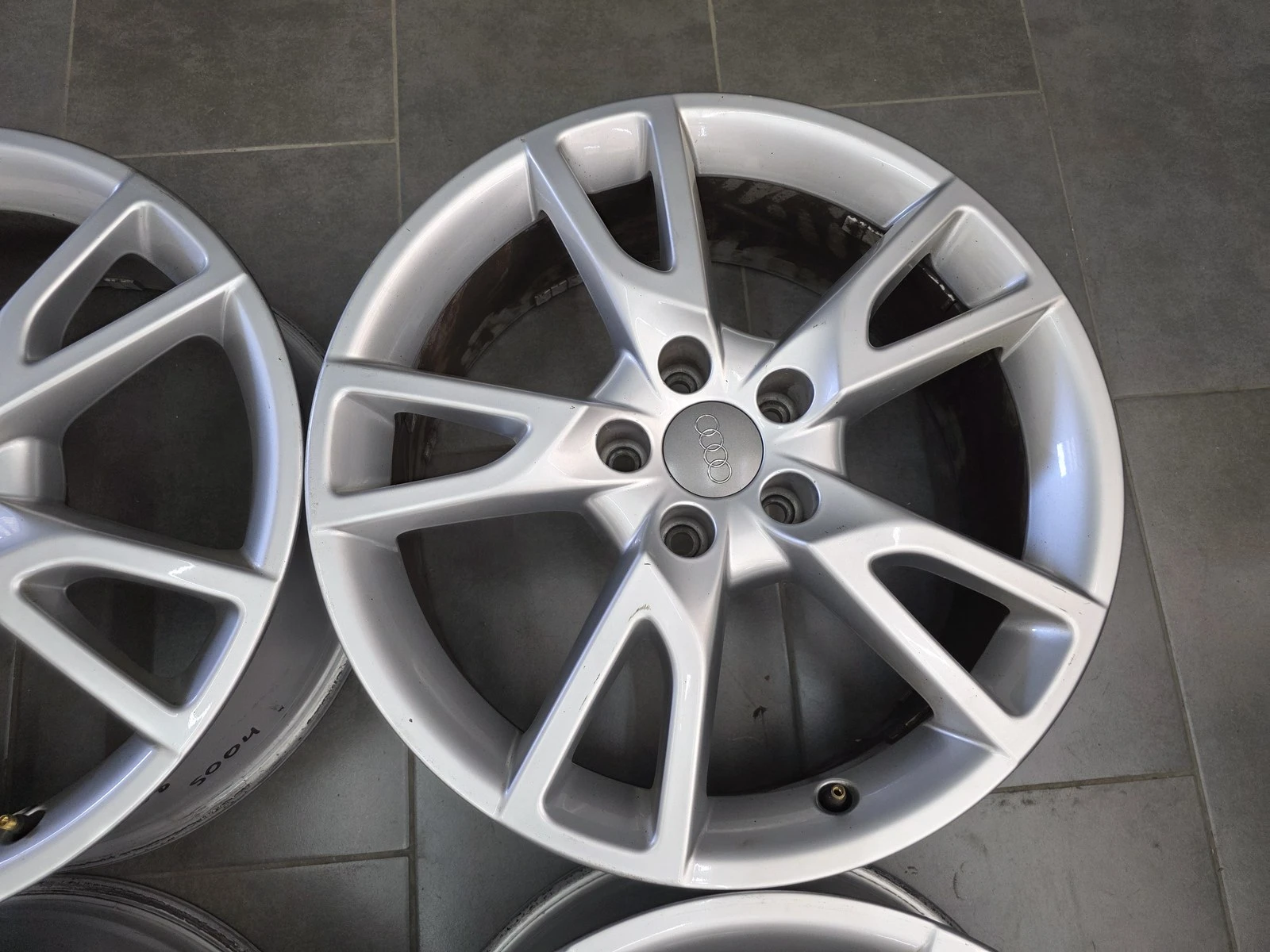 Джанти за Audi, снимка 6 - Гуми и джанти - 56716359