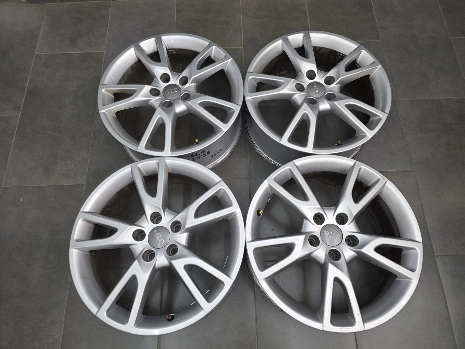 Джанти за Audi, снимка 3 - Гуми и джанти - 56716359