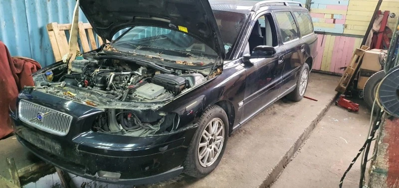 Volvo V70, снимка 1 - Автомобили и джипове - 44325912