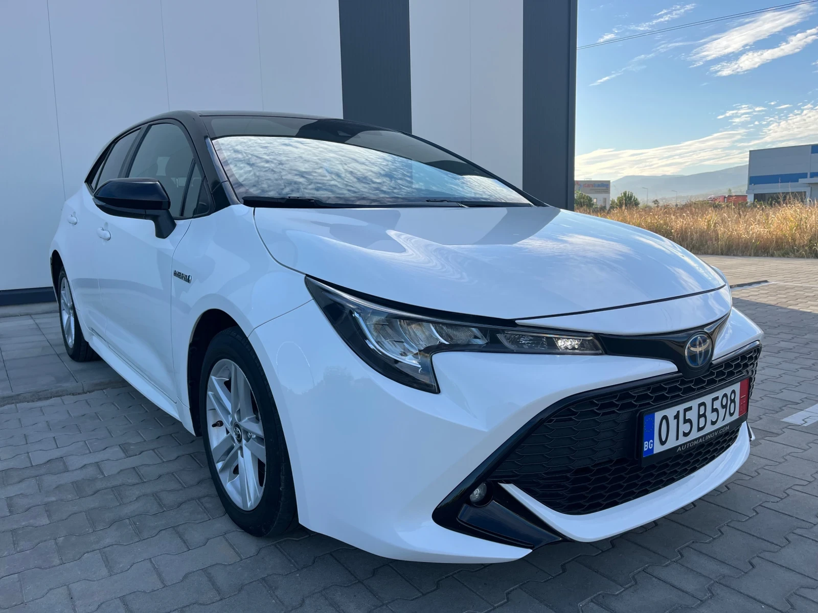 Toyota Corolla 1.8hybrid, нави, лед, автомат, евро6 - изображение 3