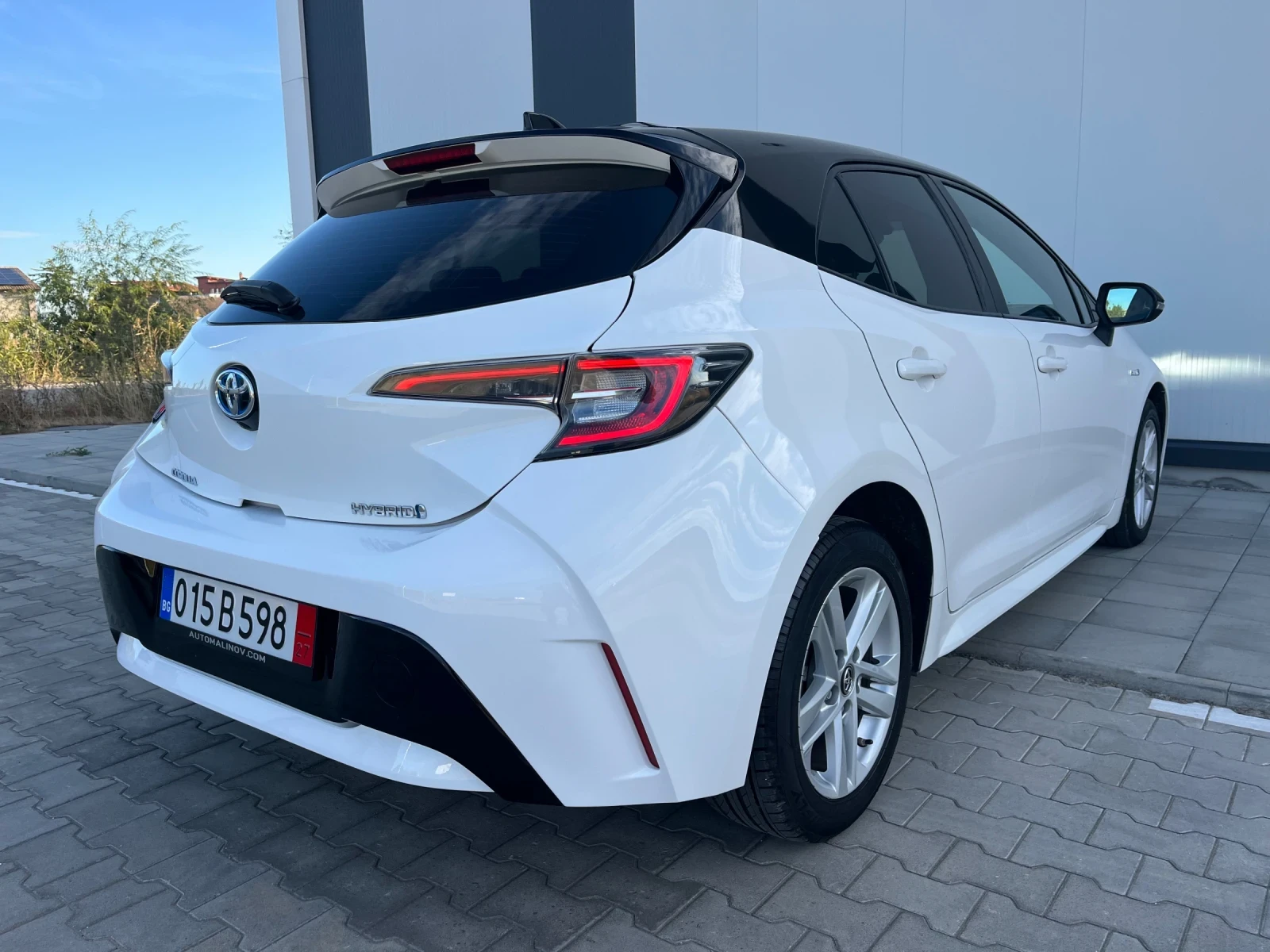 Toyota Corolla 1.8hybrid, нави, лед, автомат, евро6 - изображение 4