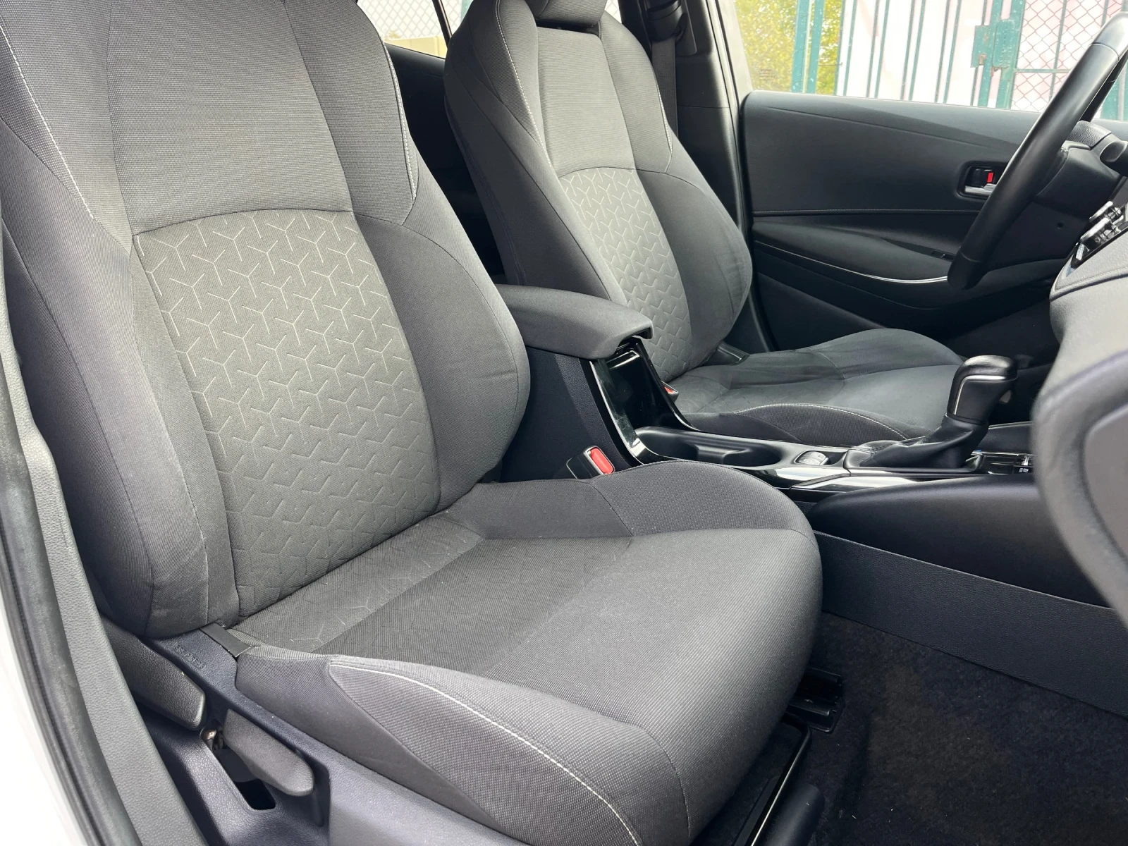 Toyota Corolla 1.8hybrid, нави, лед, автомат, евро6 | Mobile.bg — изображение 11