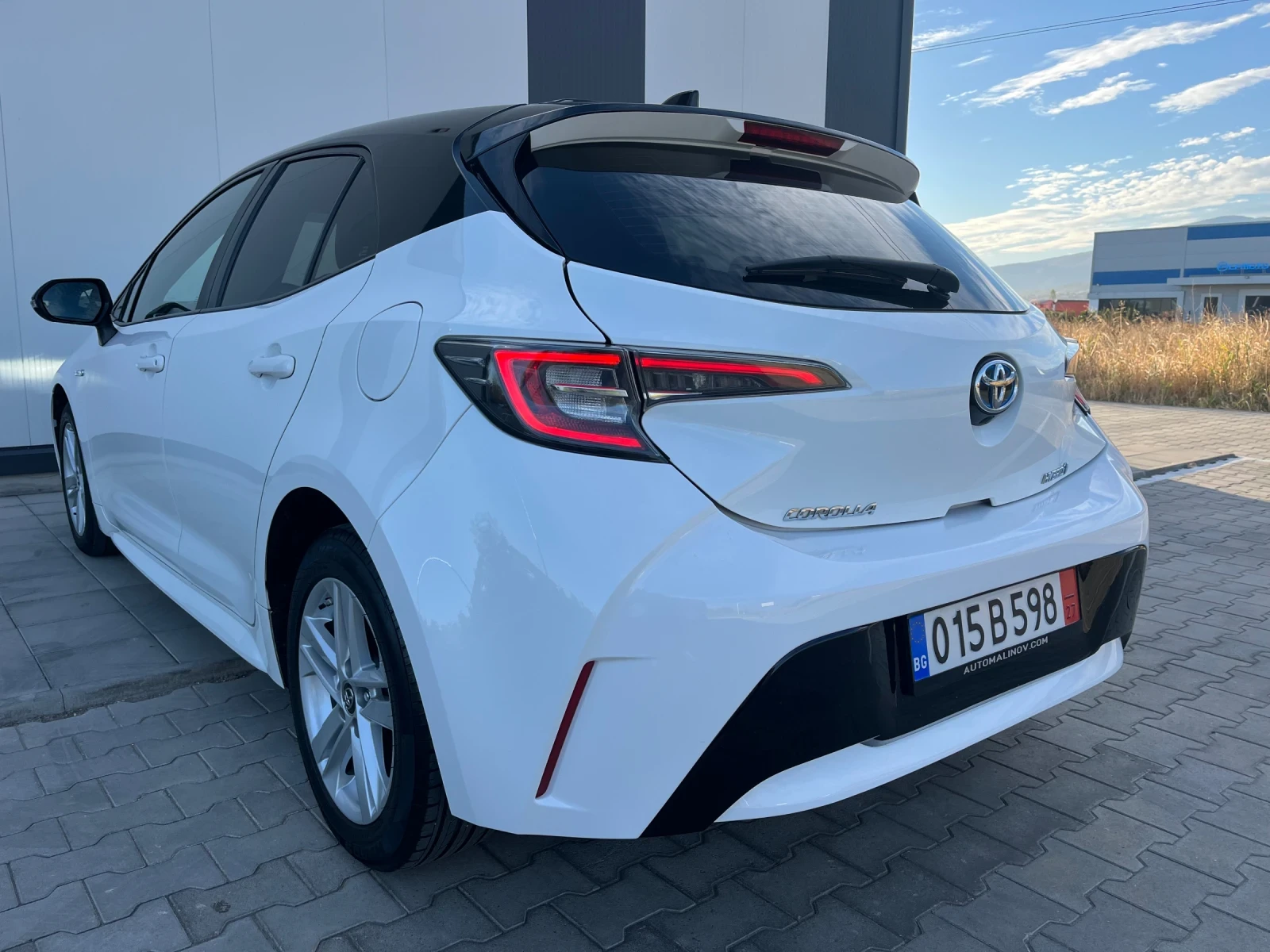 Toyota Corolla 1.8hybrid, нави, лед, автомат, евро6 - изображение 6