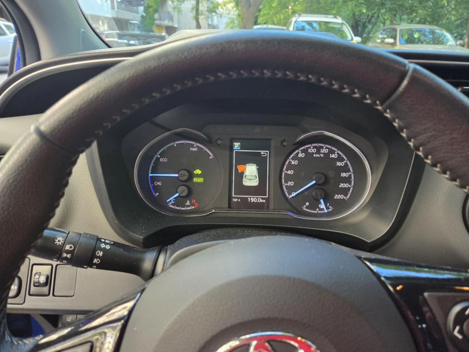 Toyota Yaris Хибрид - изображение 6