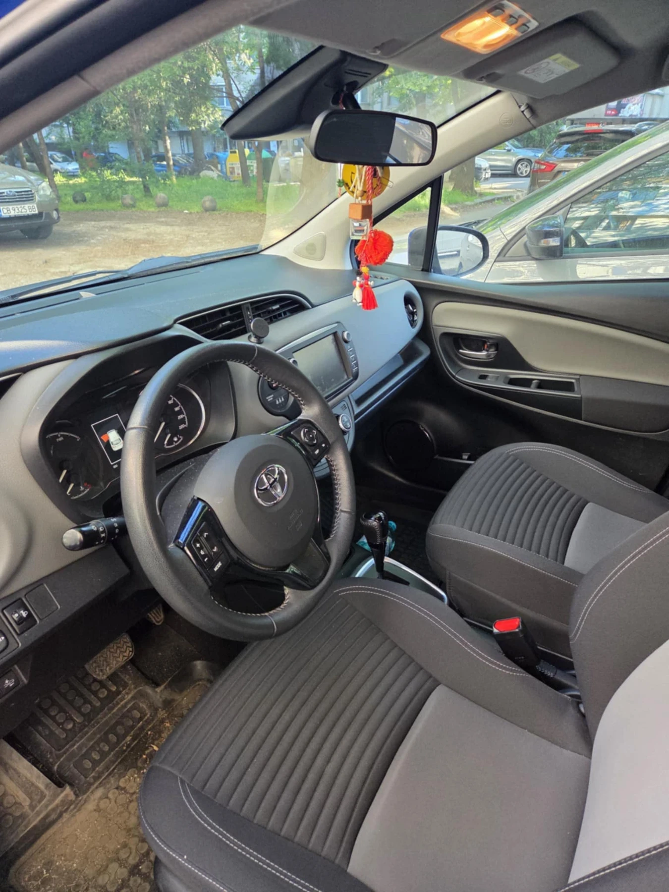 Toyota Yaris Хибрид - изображение 3