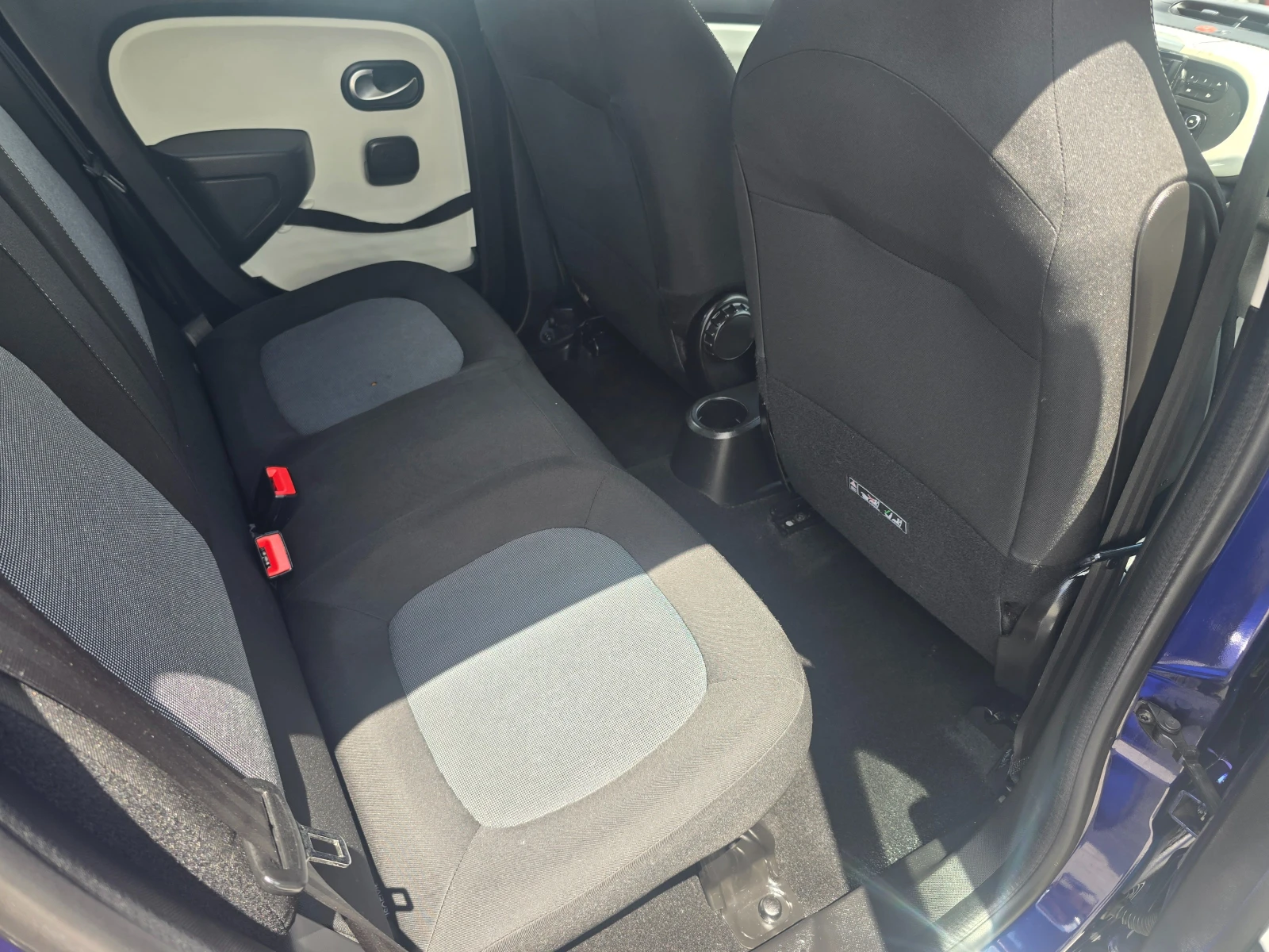 Renault Twingo 0.9i-90k.c-AVTOMATIC - изображение 10
