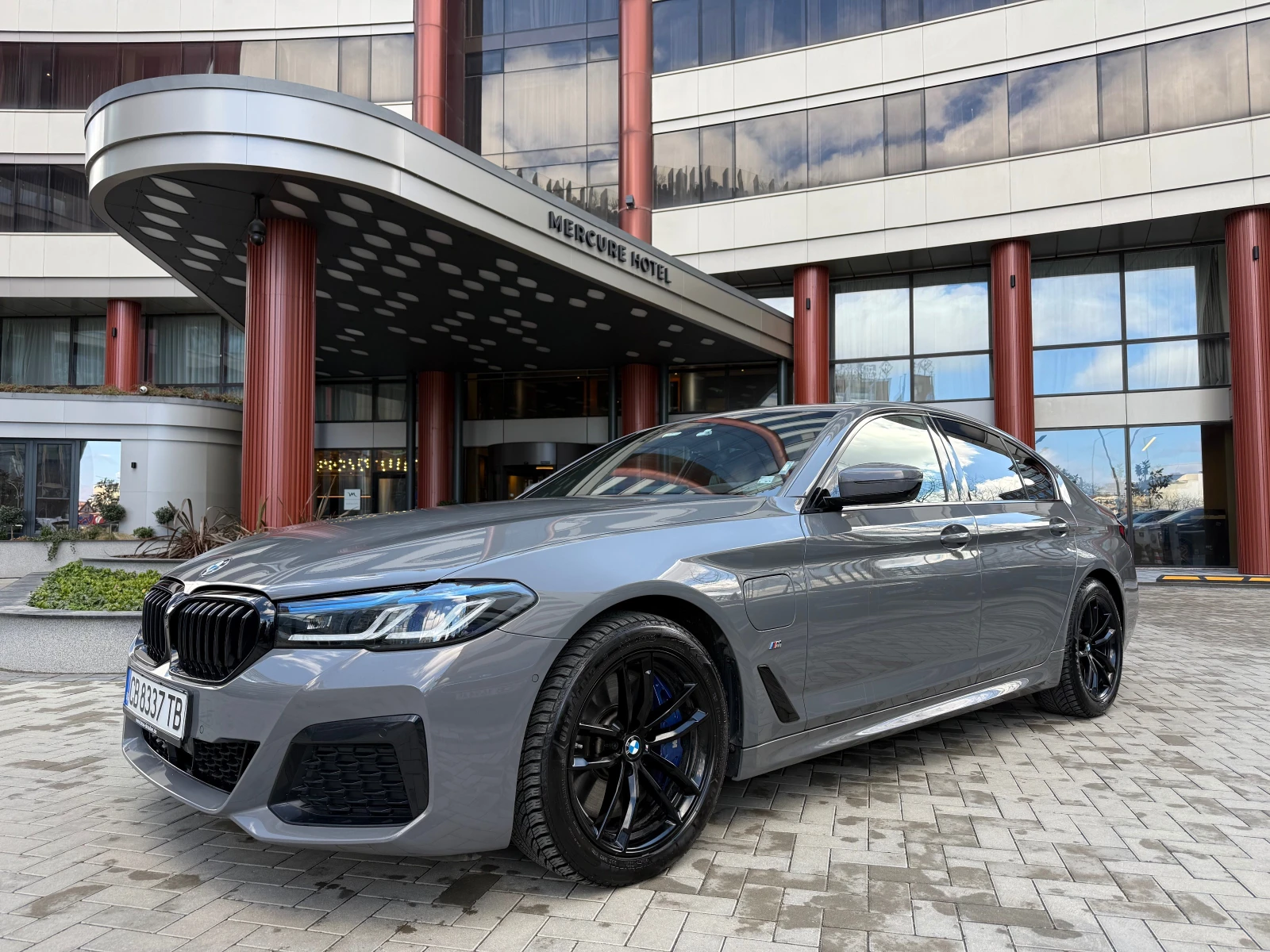 BMW 545 e xDrive M Sport plug-in-hybrid - изображение 7