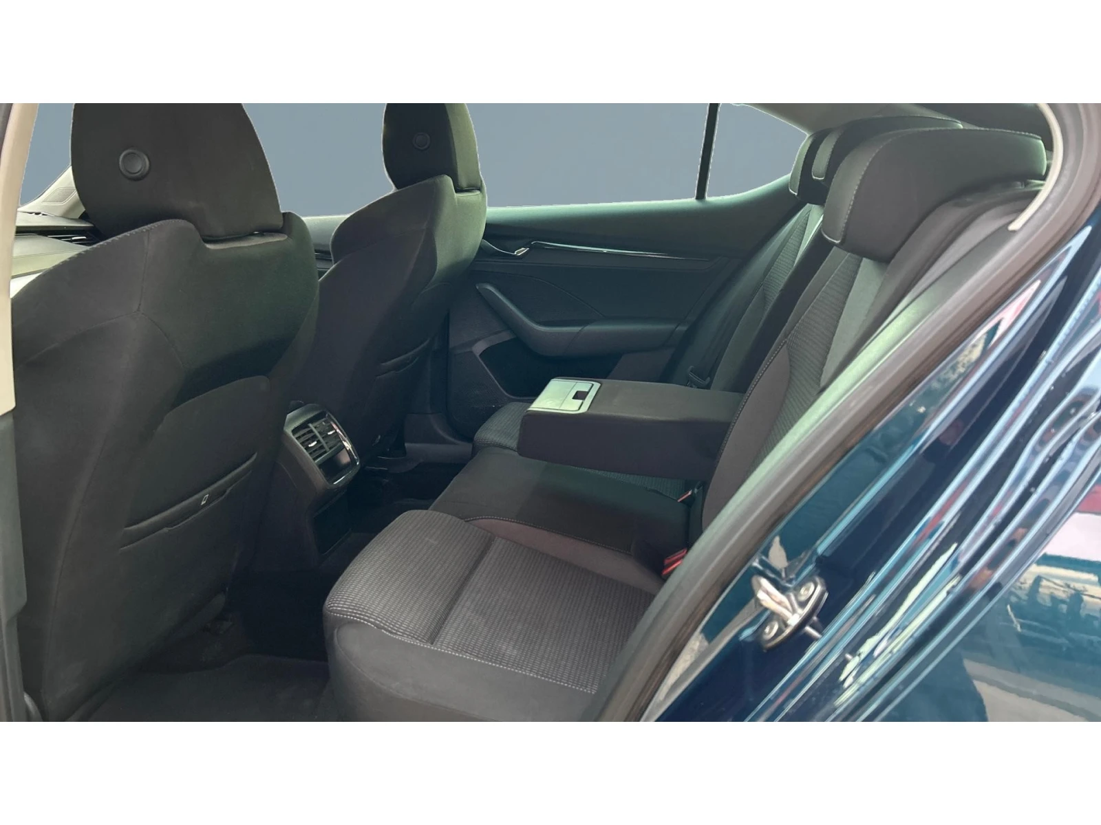 Skoda Octavia 2.0 TDi M/T, Месечна вноска от 199  , снимка 15 - Автомобили и джипове - 53985824