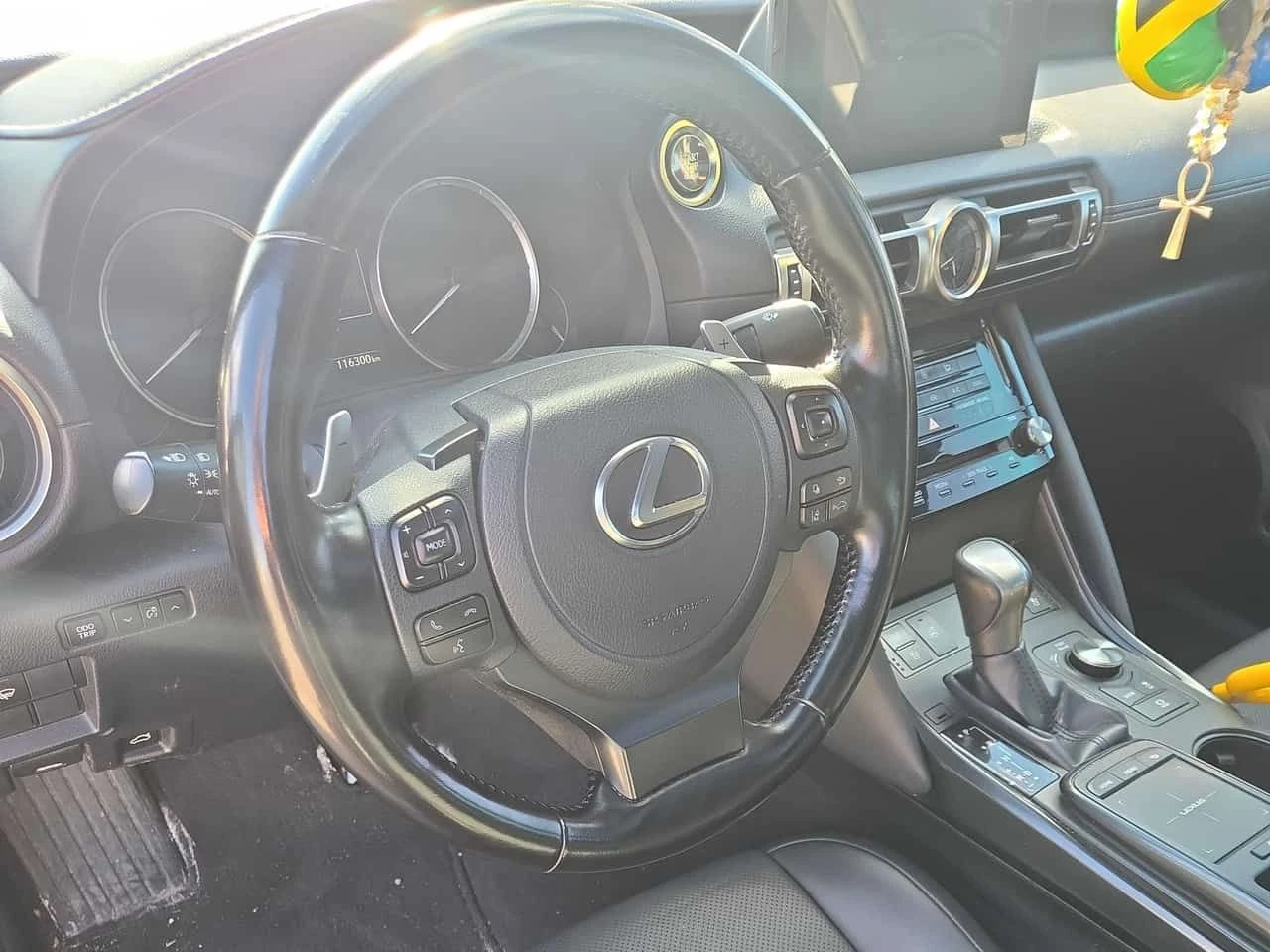 Lexus IS 300  * DISTRONIC* PANO* ОБДУХВАНЕ* , снимка 5 - Автомобили и джипове - 54580588