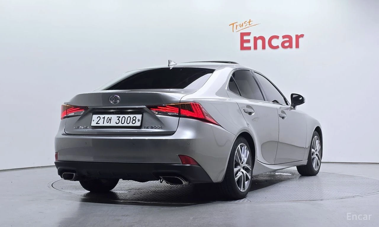 Lexus IS 200 t* SUPREME* ПОДГРЕВ* ОБДУХВАНЕ* НАВИГАЦИЯ* , снимка 2 - Автомобили и джипове - 54749689