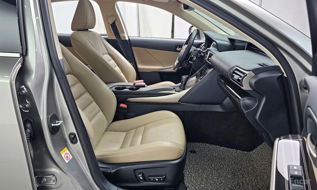 Lexus IS 200 t* SUPREME* ПОДГРЕВ* ОБДУХВАНЕ* НАВИГАЦИЯ* , снимка 9 - Автомобили и джипове - 54749689