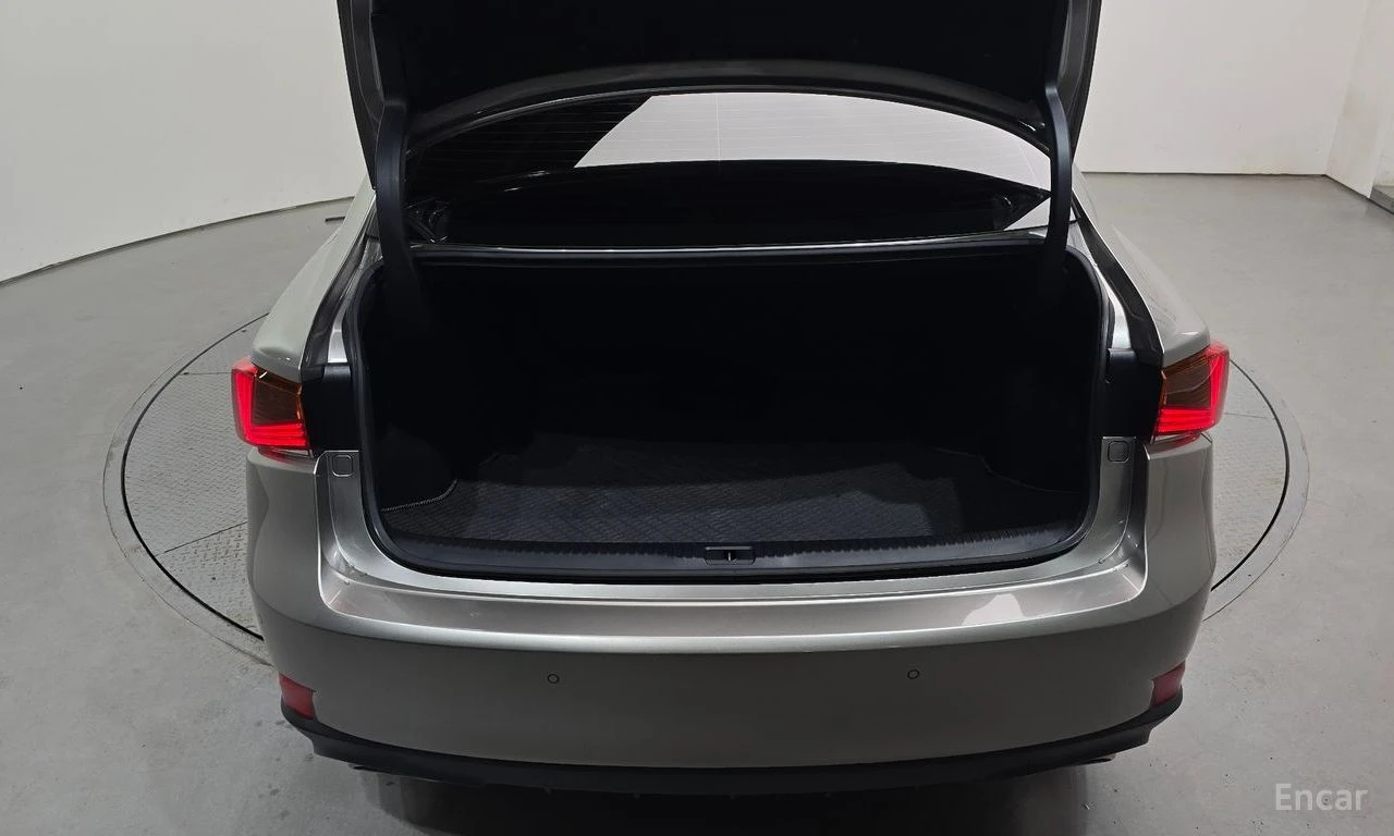 Lexus IS 200 t* SUPREME* ПОДГРЕВ* ОБДУХВАНЕ* НАВИГАЦИЯ* , снимка 13 - Автомобили и джипове - 54749689