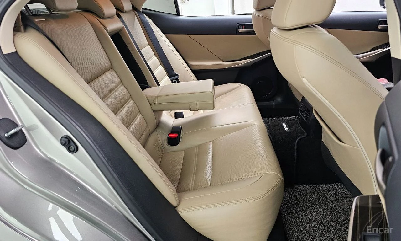 Lexus IS 200 t* SUPREME* ПОДГРЕВ* ОБДУХВАНЕ* НАВИГАЦИЯ* , снимка 10 - Автомобили и джипове - 54749689