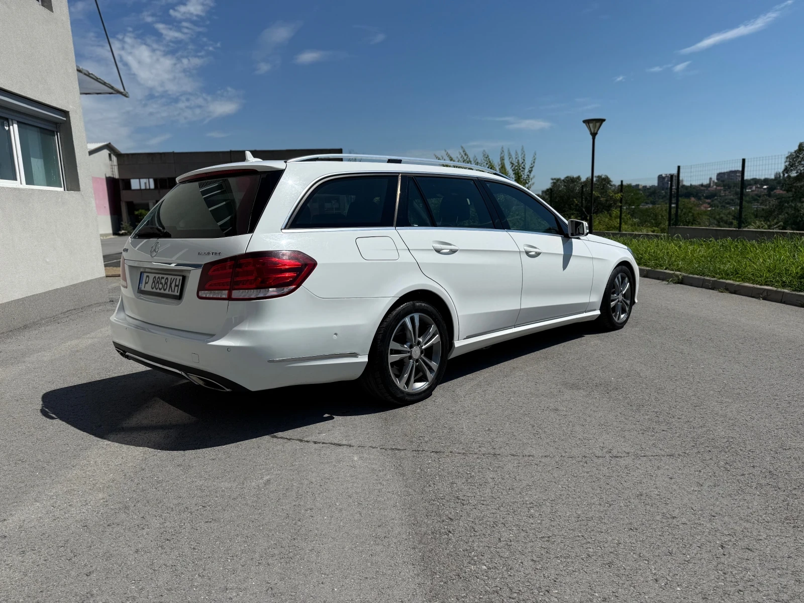 Mercedes-Benz E 220 2.2  CDI BLUETEC, снимка 2 - Автомобили и джипове - 54864457