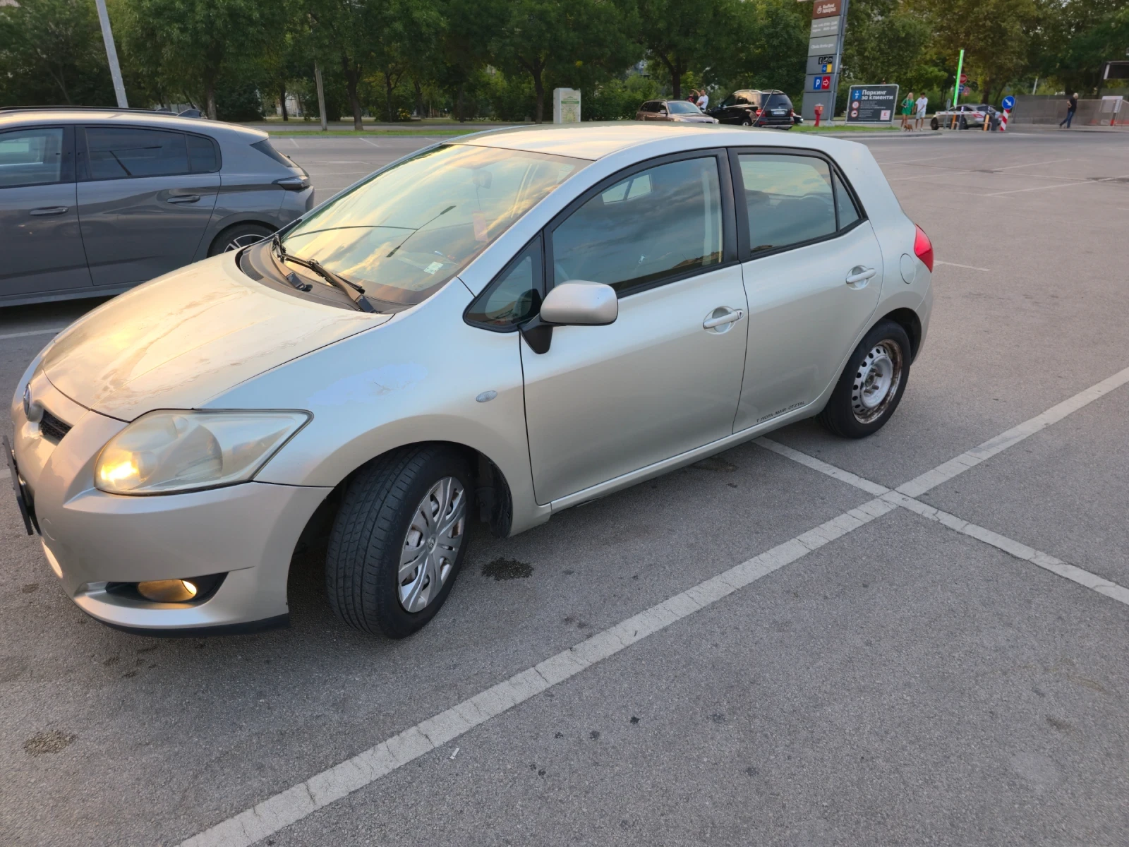 Toyota Auris, снимка 15 - Автомобили и джипове - 55343399